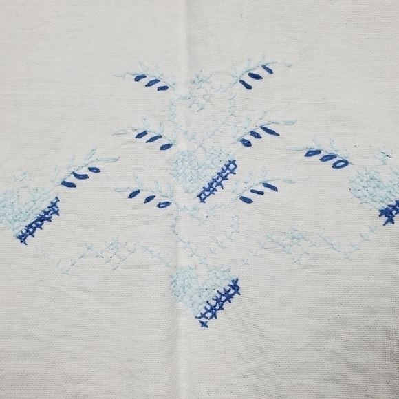 Embroidered Table Runner Dresser Scarf Heart Crochet Lace Blue White Vintage 36" - Picture 5 of 9